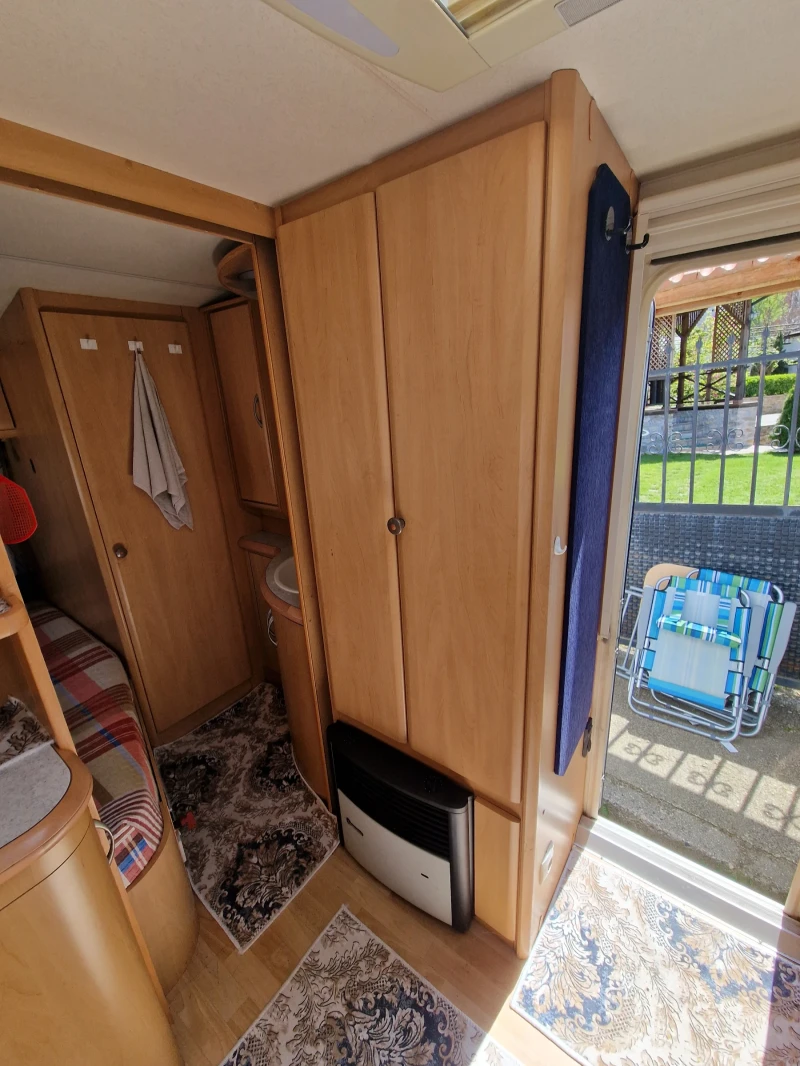 Каравана Hobby De luxe , снимка 8 - Каравани и кемпери - 52257064