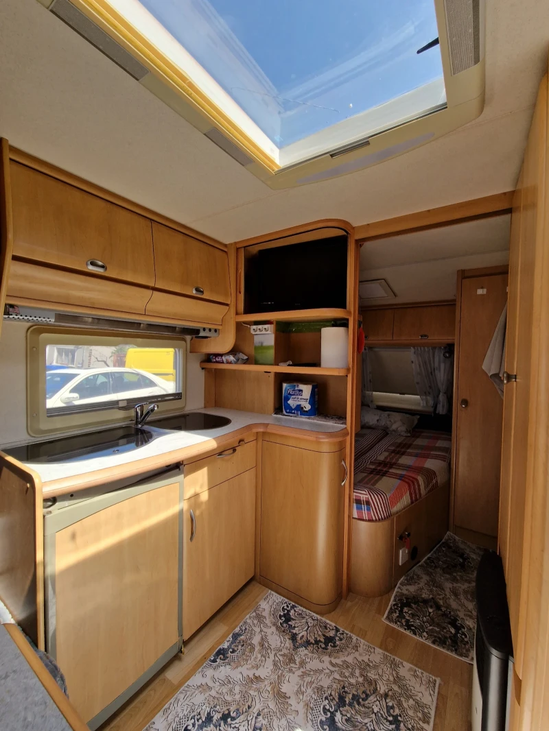 Каравана Hobby De luxe , снимка 4 - Каравани и кемпери - 52257064