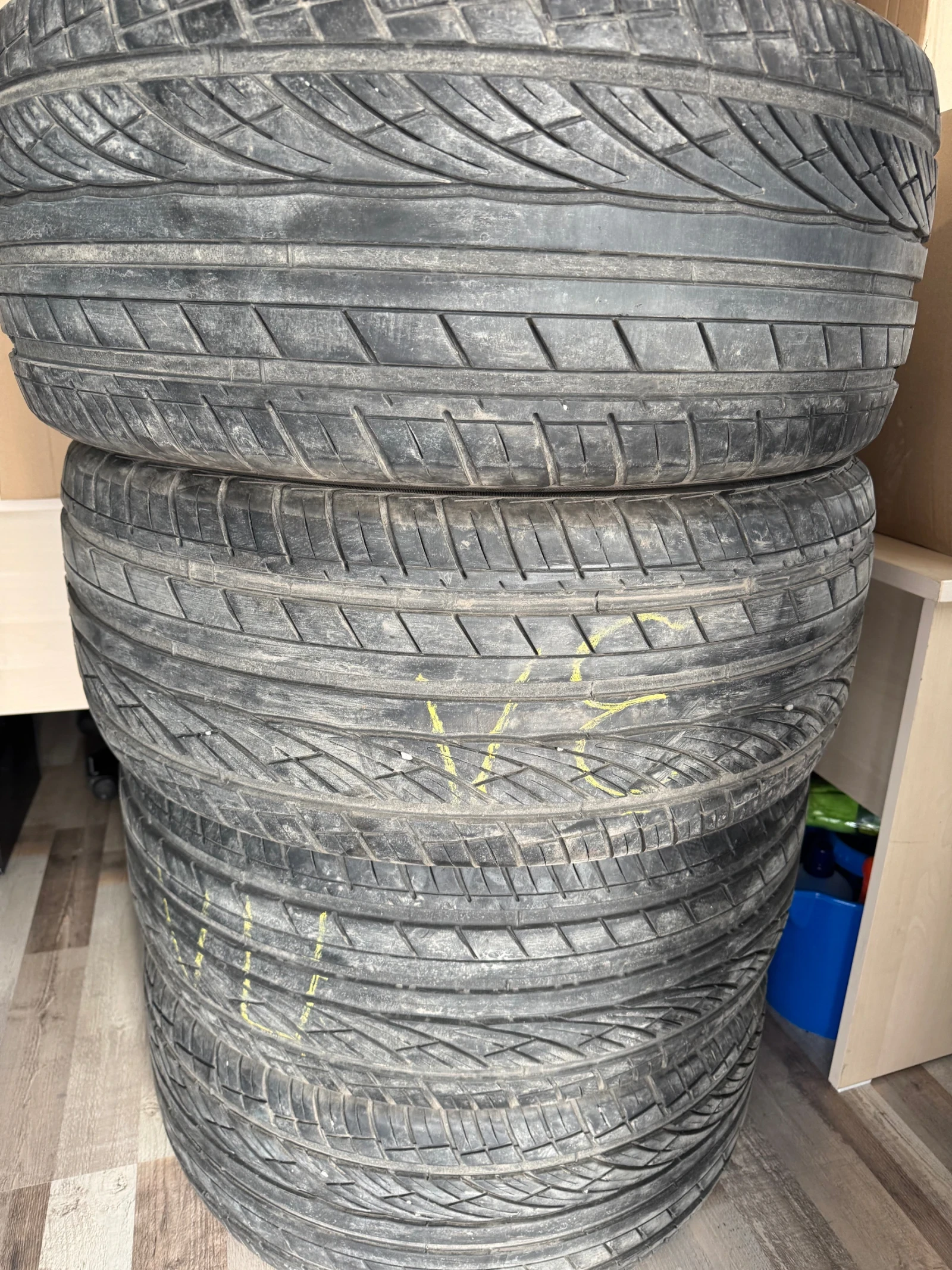 Гуми Летни 305/40R22