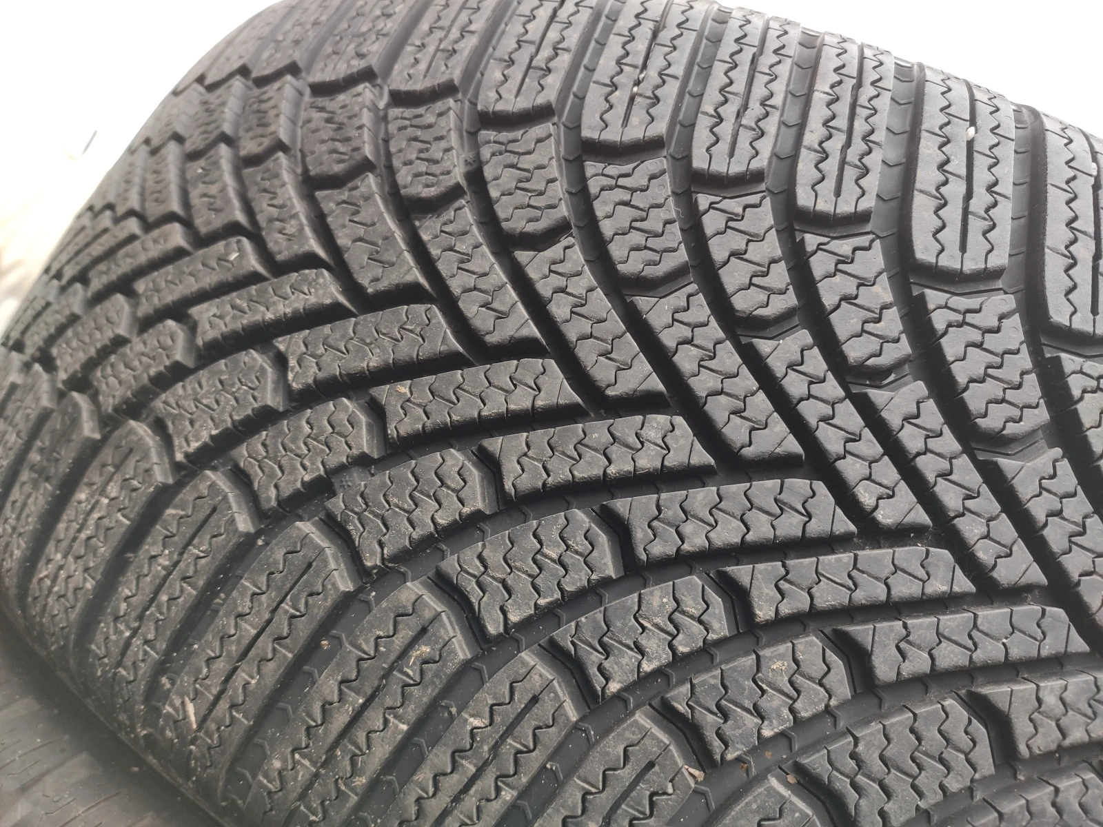 Гуми Зимни 255/50R20