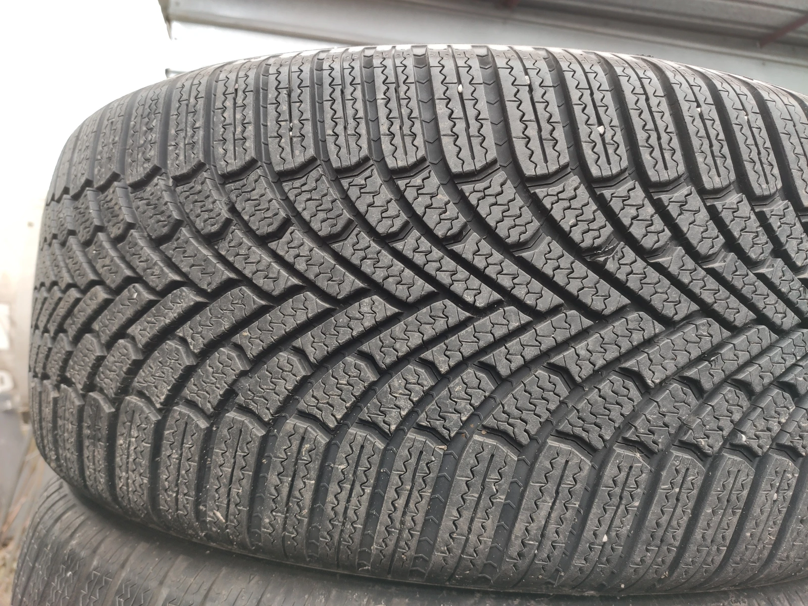 Гуми Зимни 255/50R20, снимка 2 - Гуми и джанти - 54634576