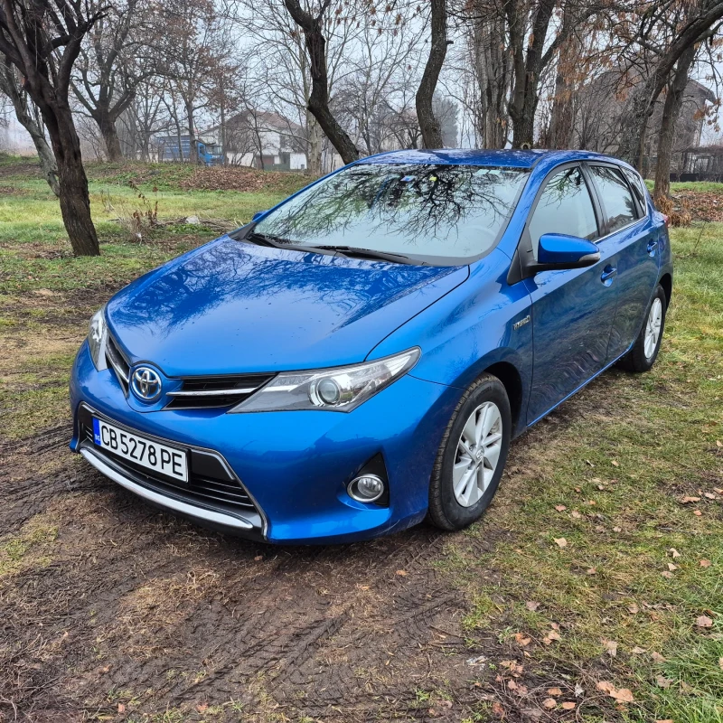 Toyota Auris 1.8 Hybrid* Обслужен * Лизинг * Бартер, снимка 2 - Автомобили и джипове - 48412541