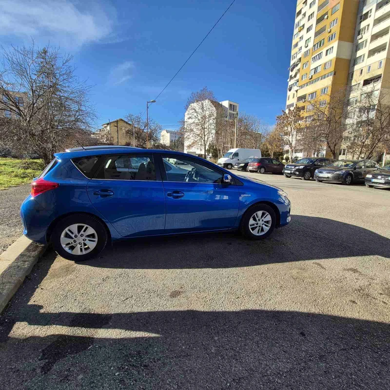 Toyota Auris 1.8 Hybrid* Обслужен * ПРОМОЦИЯ * Лизинг * Бартер, снимка 2 - Автомобили и джипове - 48412541