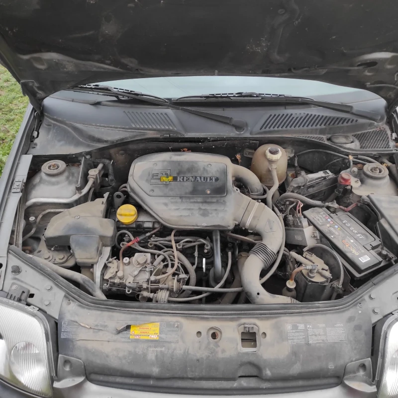 Renault Clio 1.9D, снимка 6 - Автомобили и джипове - 49509644