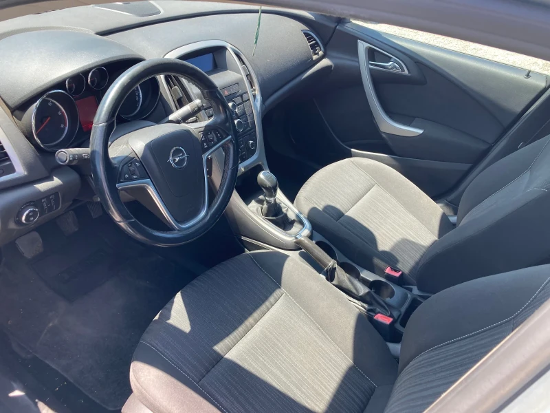 Opel Astra 1.7 CDTI, снимка 11 - Автомобили и джипове - 51366360