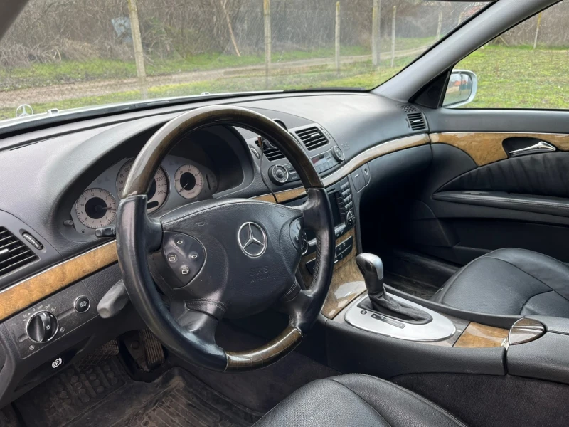 Mercedes-Benz E 320, снимка 10 - Автомобили и джипове - 53416826