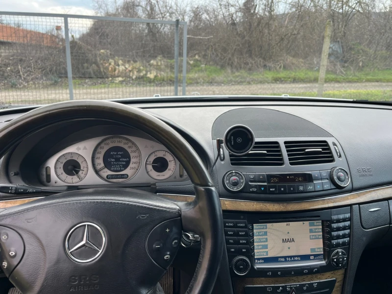 Mercedes-Benz E 320, снимка 13 - Автомобили и джипове - 53416826