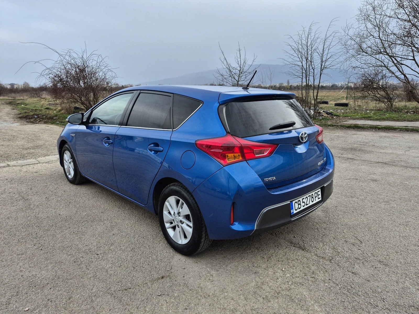 Toyota Auris 1.8 Hybrid* Перфектна* Лизинг * Бартер - изображение 2