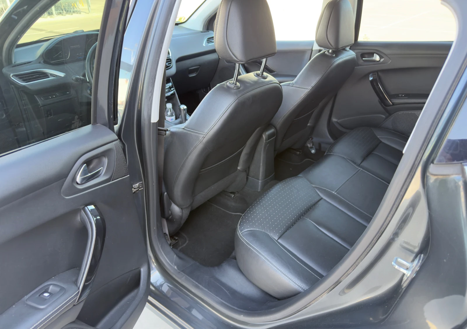 Peugeot 208 1.6 автомат Панорама  - изображение 7