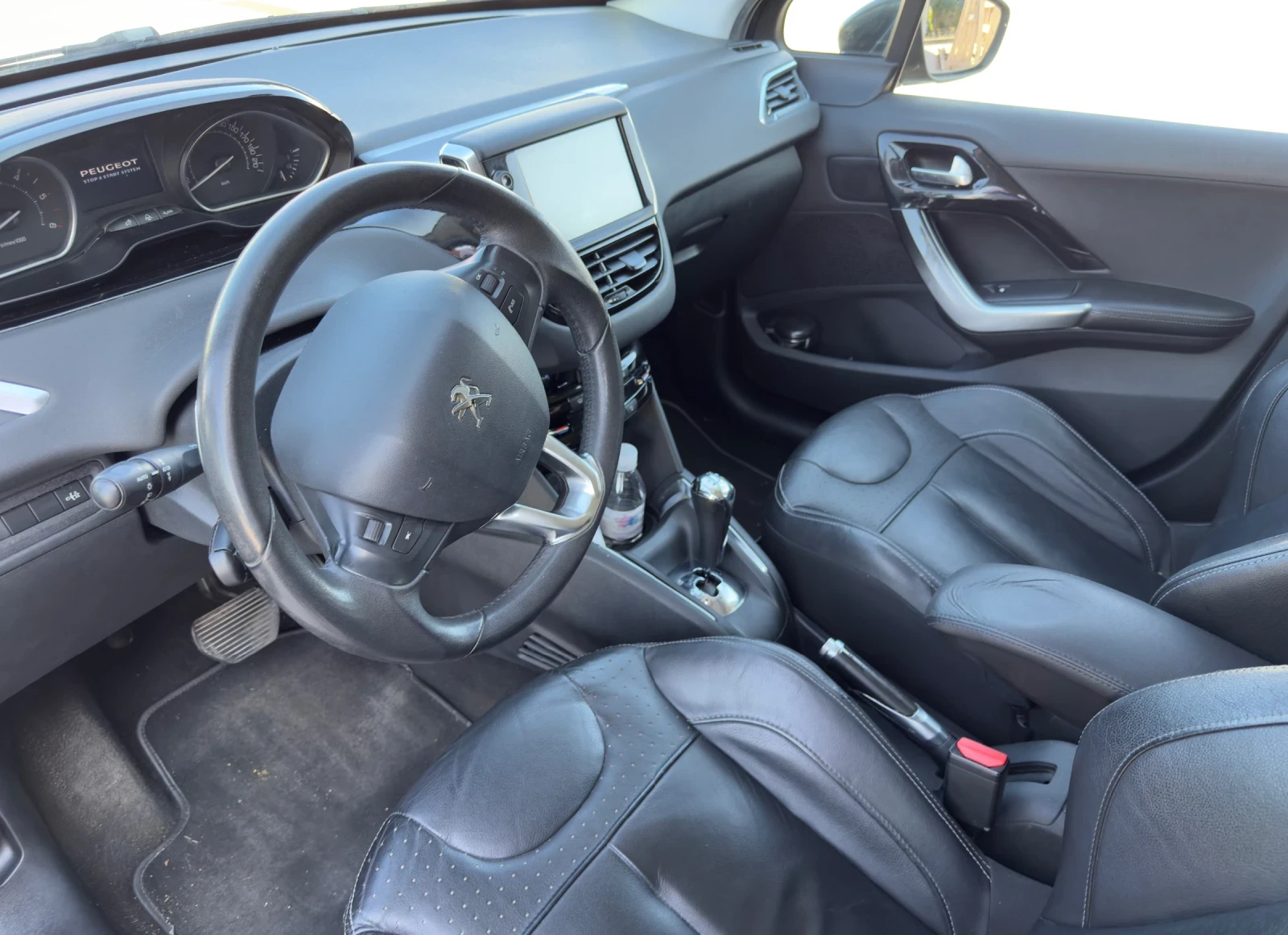 Peugeot 208 1.6 автомат Панорама  - изображение 8