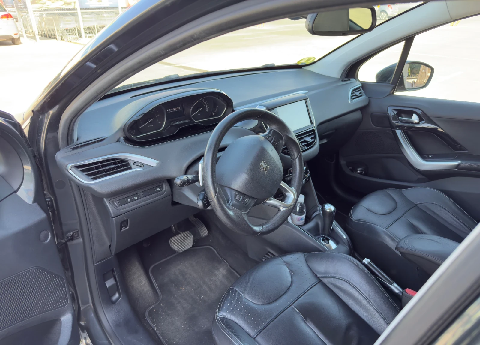 Peugeot 208 1.6 автомат Панорама  - изображение 10