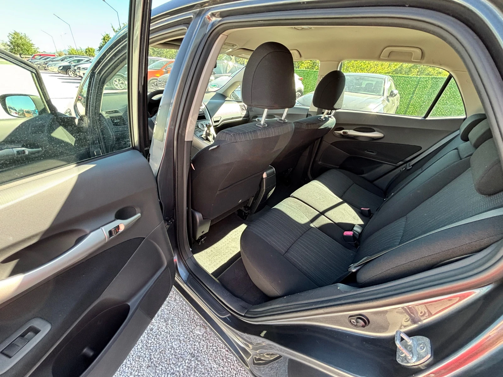 Toyota Auris 1.6I/ПАРКТРОНИК/ТЕМПОМАТ - изображение 7