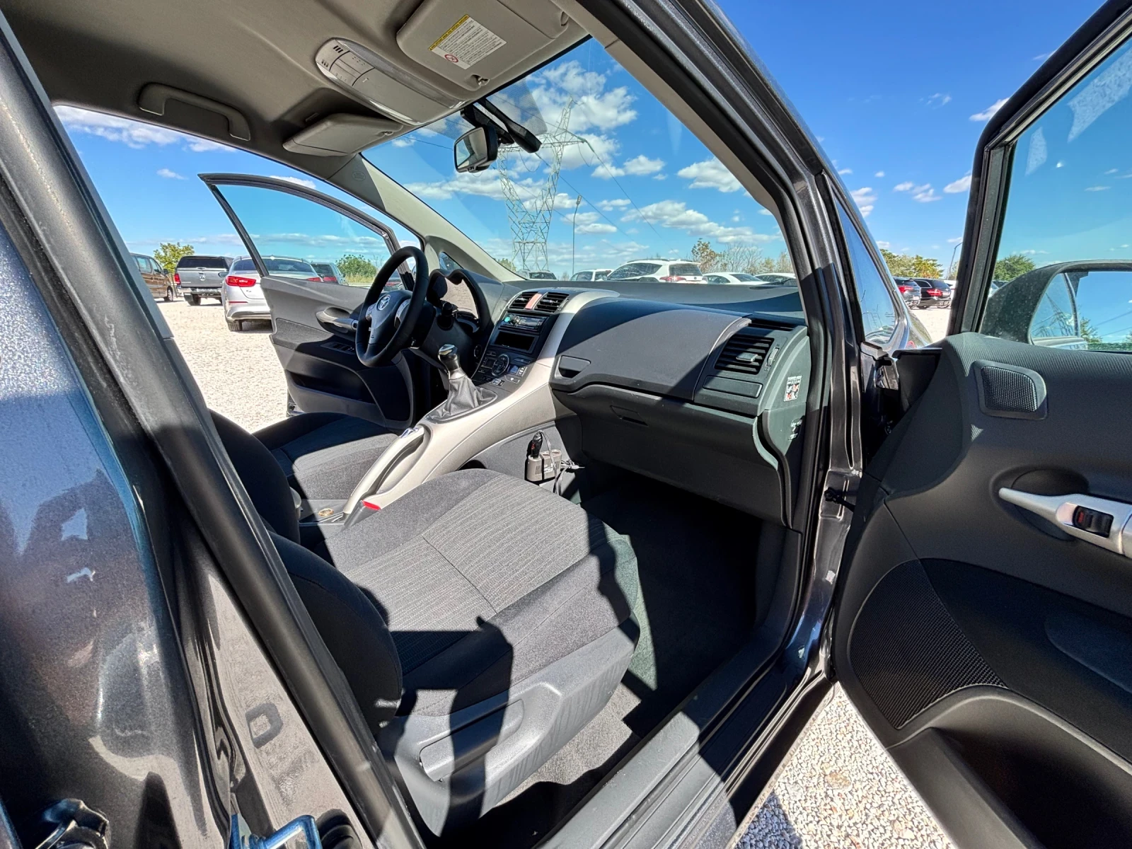 Toyota Auris 1.6I/ПАРКТРОНИК/ТЕМПОМАТ - изображение 6