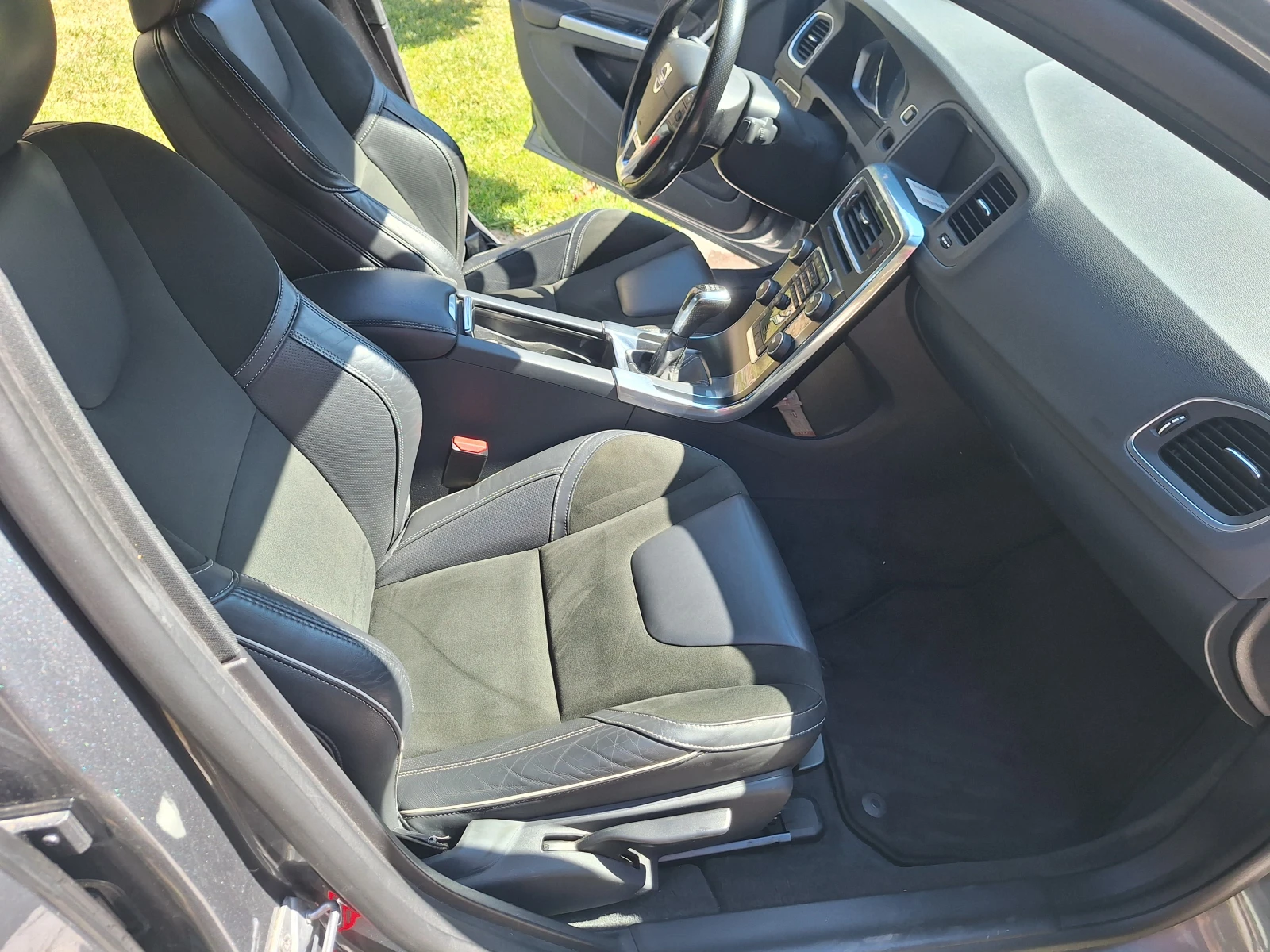 Volvo S60 D2 R-Design - изображение 6