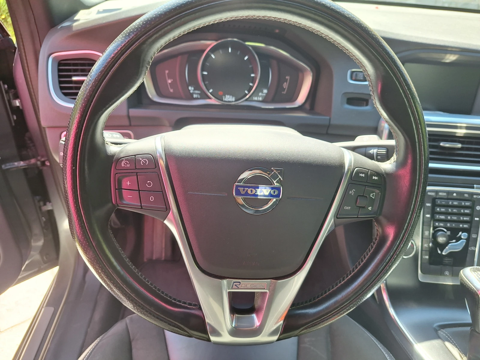 Volvo S60 D2 R-Design - изображение 7
