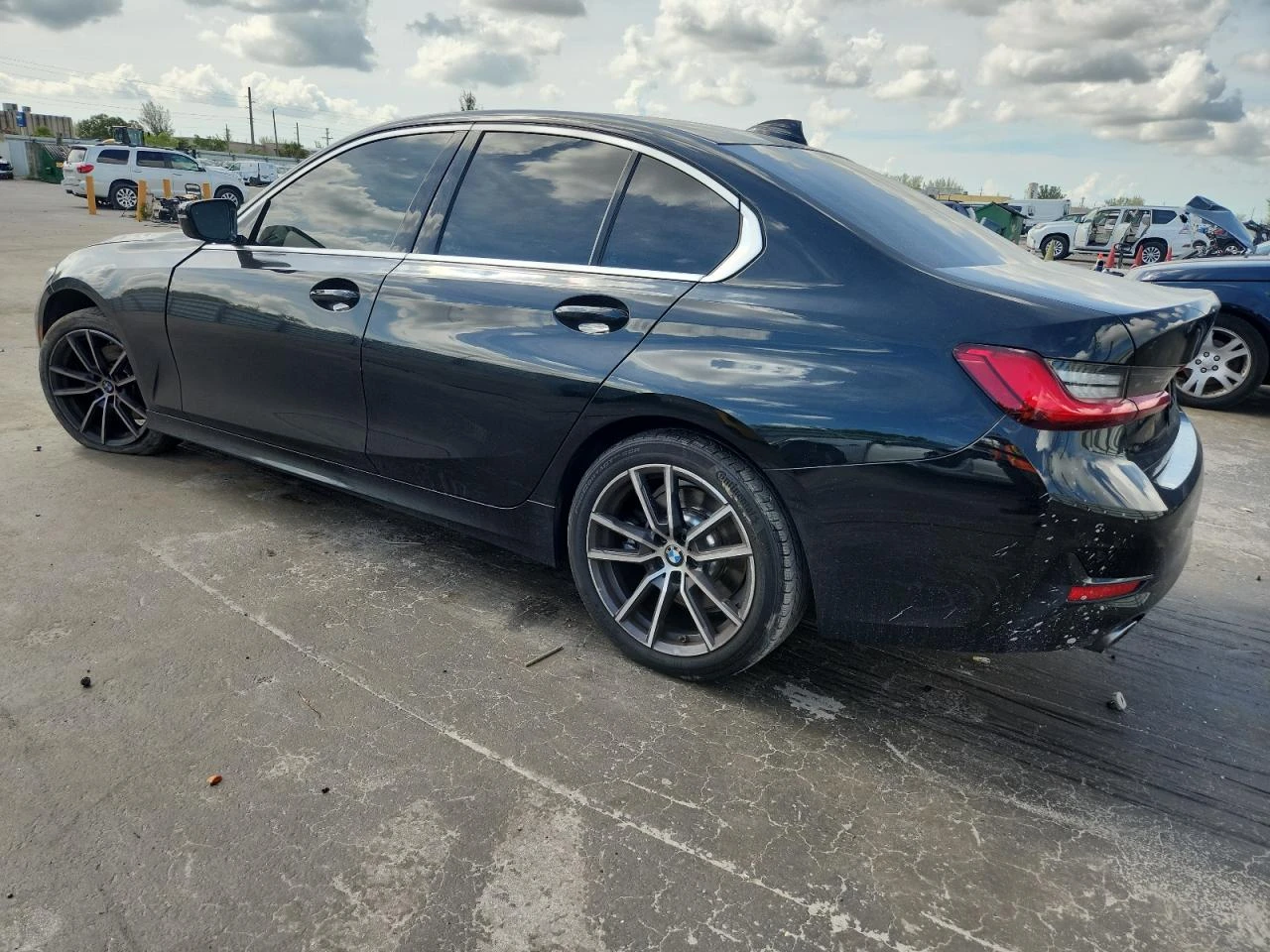 BMW 330 * АВТО КРЕДИТ* ЦЕНА ДО БГ * CARFAX *  - изображение 6