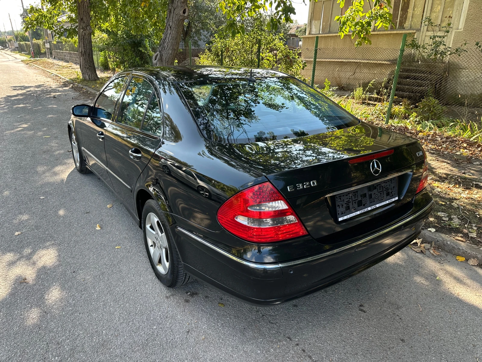 Mercedes-Benz E 320 AVANTGARDE - изображение 2