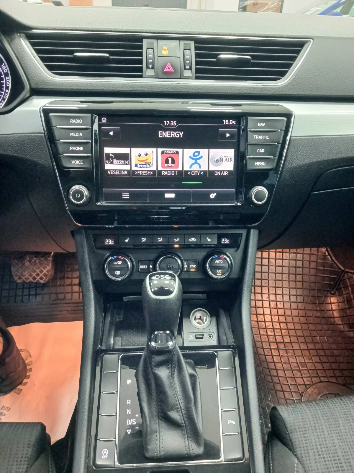 Skoda Superb 2.0 TDi/150 k.c./6DSG - изображение 9