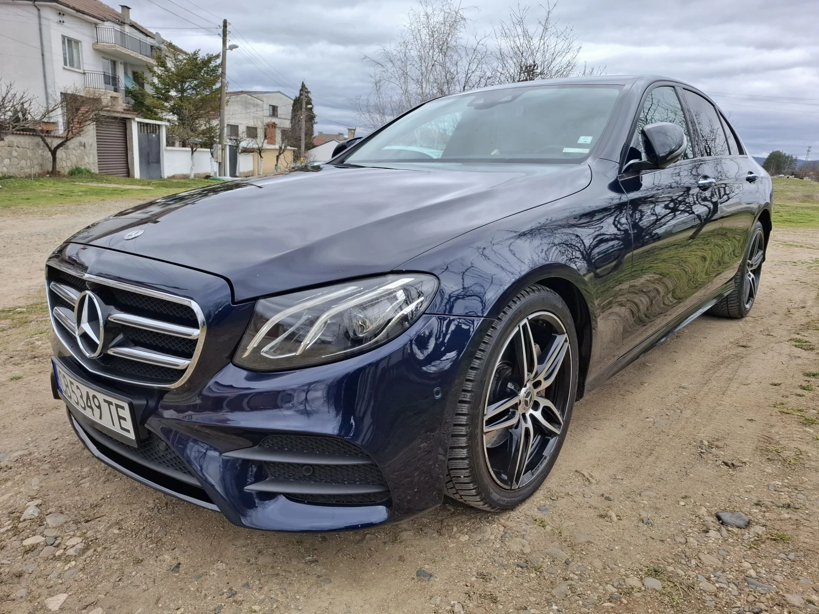 Mercedes-Benz E 220 AMG, снимка 3 - Автомобили и джипове - 53934588