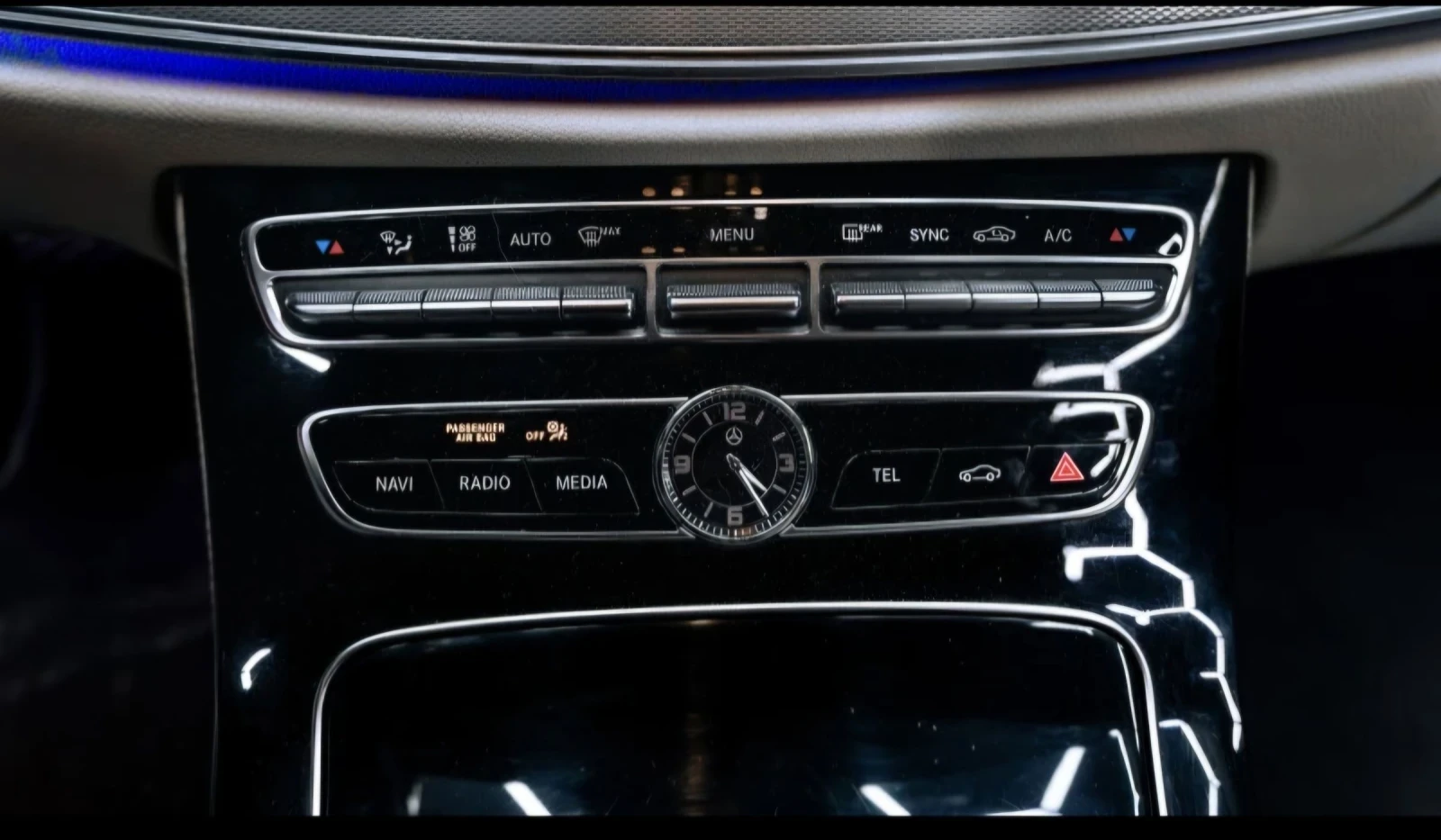 Mercedes-Benz E 220 AMG, снимка 12 - Автомобили и джипове - 53934588