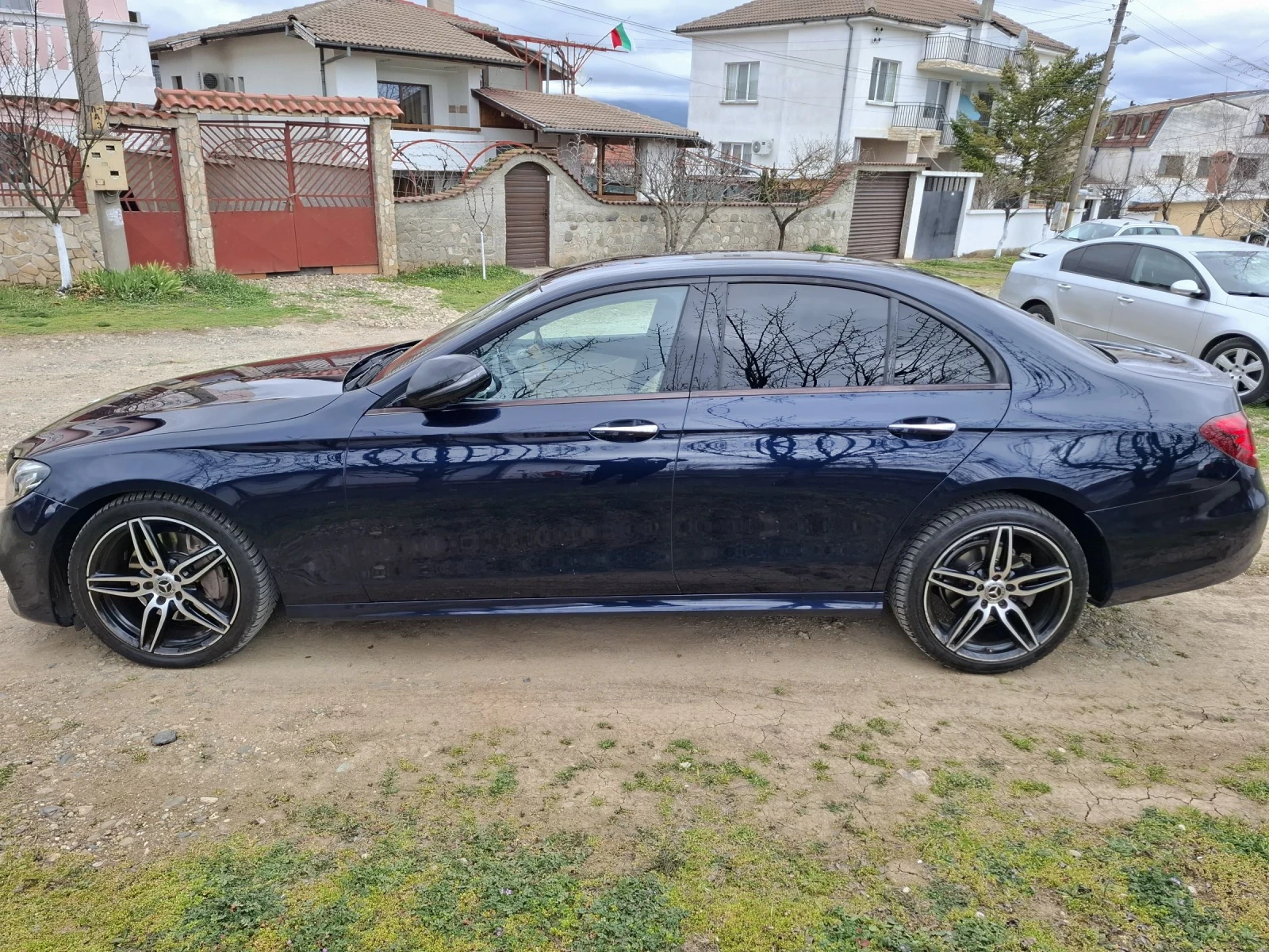 Mercedes-Benz E 220 AMG, снимка 5 - Автомобили и джипове - 53934588