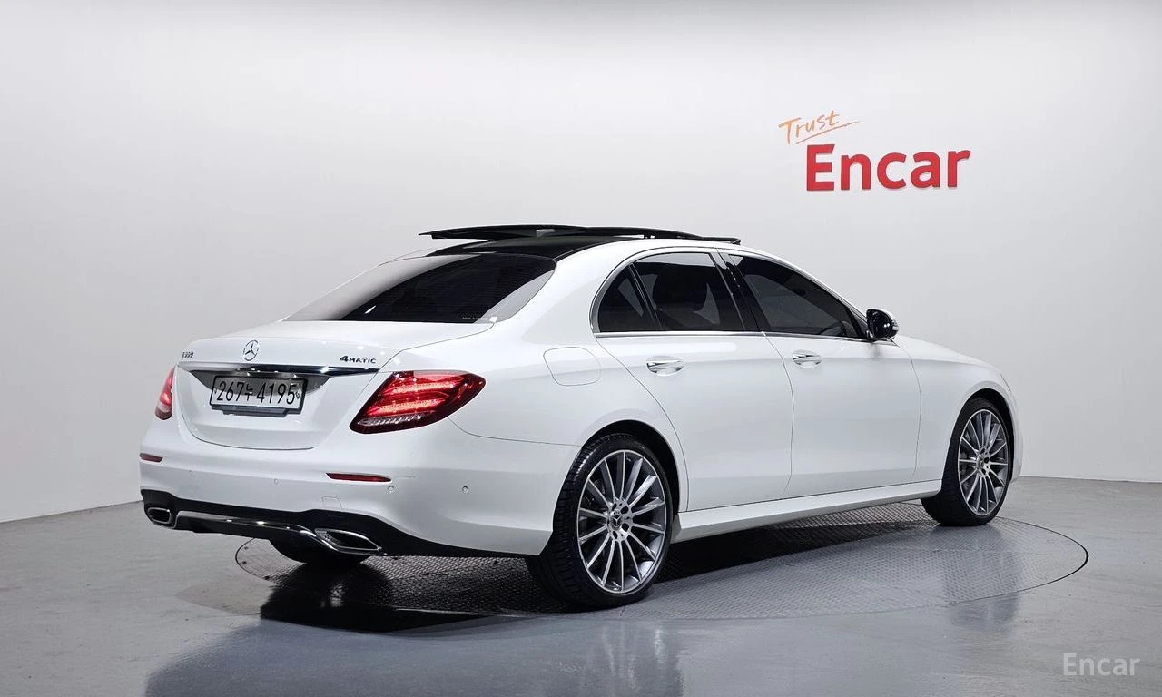 Mercedes-Benz E 350 * ФИКСИРАНА ЦЕНА ДО БЪЛГАРИЯ * АВТОКРЕДИТ, снимка 2 - Автомобили и джипове - 55399136