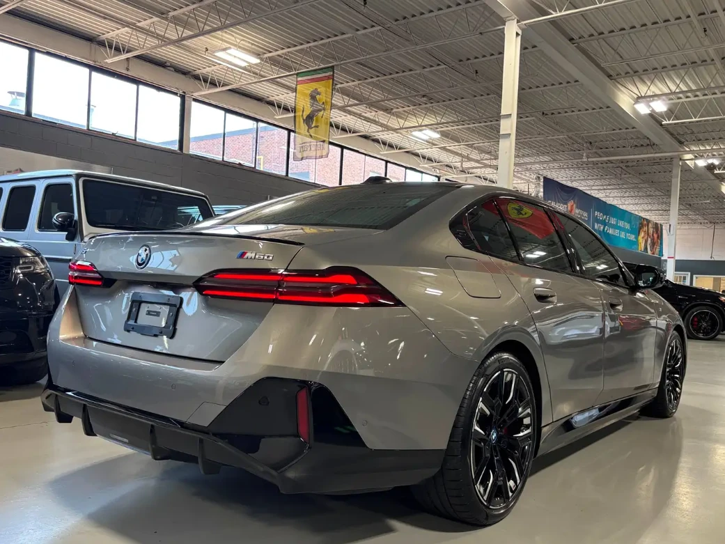 BMW i5 M60 | CARBON | B&O | 500KM RANGE, снимка 4 - Автомобили и джипове - 55885970