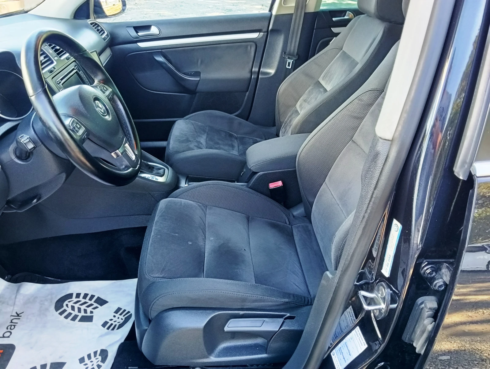 VW Golf 1.6 TDI AUTOMATIC, снимка 8 - Автомобили и джипове - 56022675