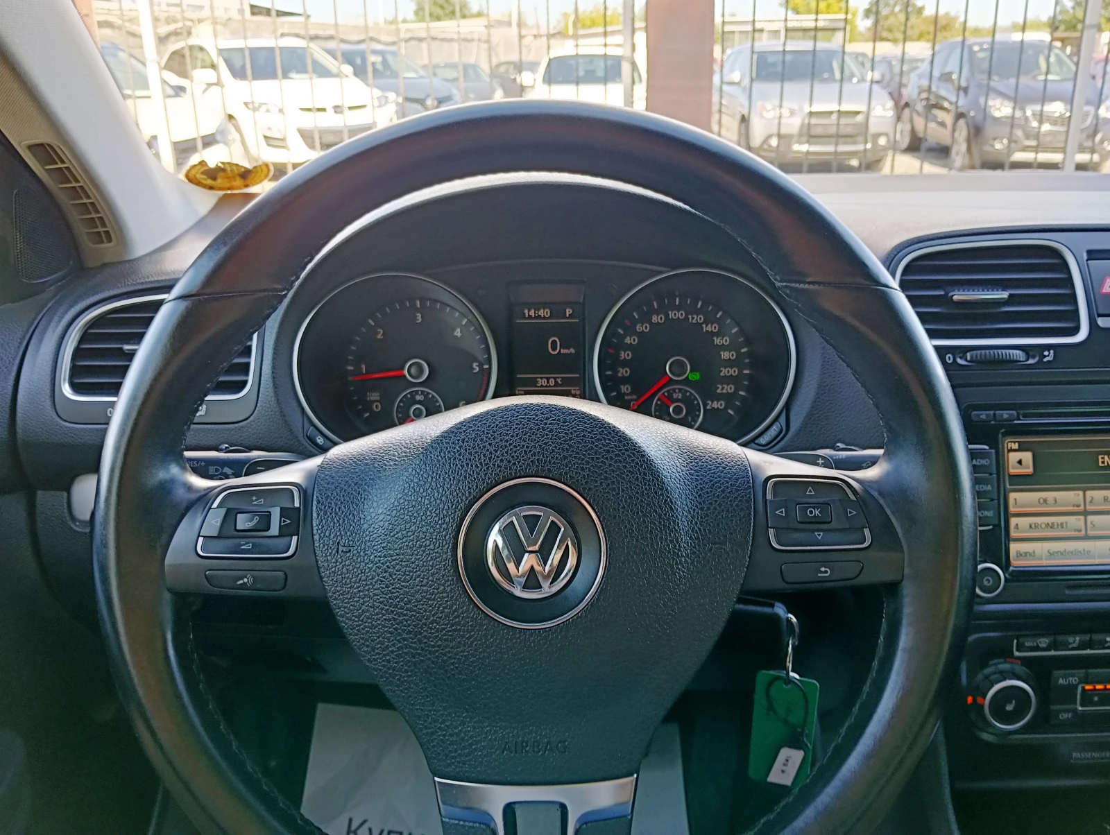 VW Golf 1.6 TDI AUTOMATIC, снимка 13 - Автомобили и джипове - 56022675