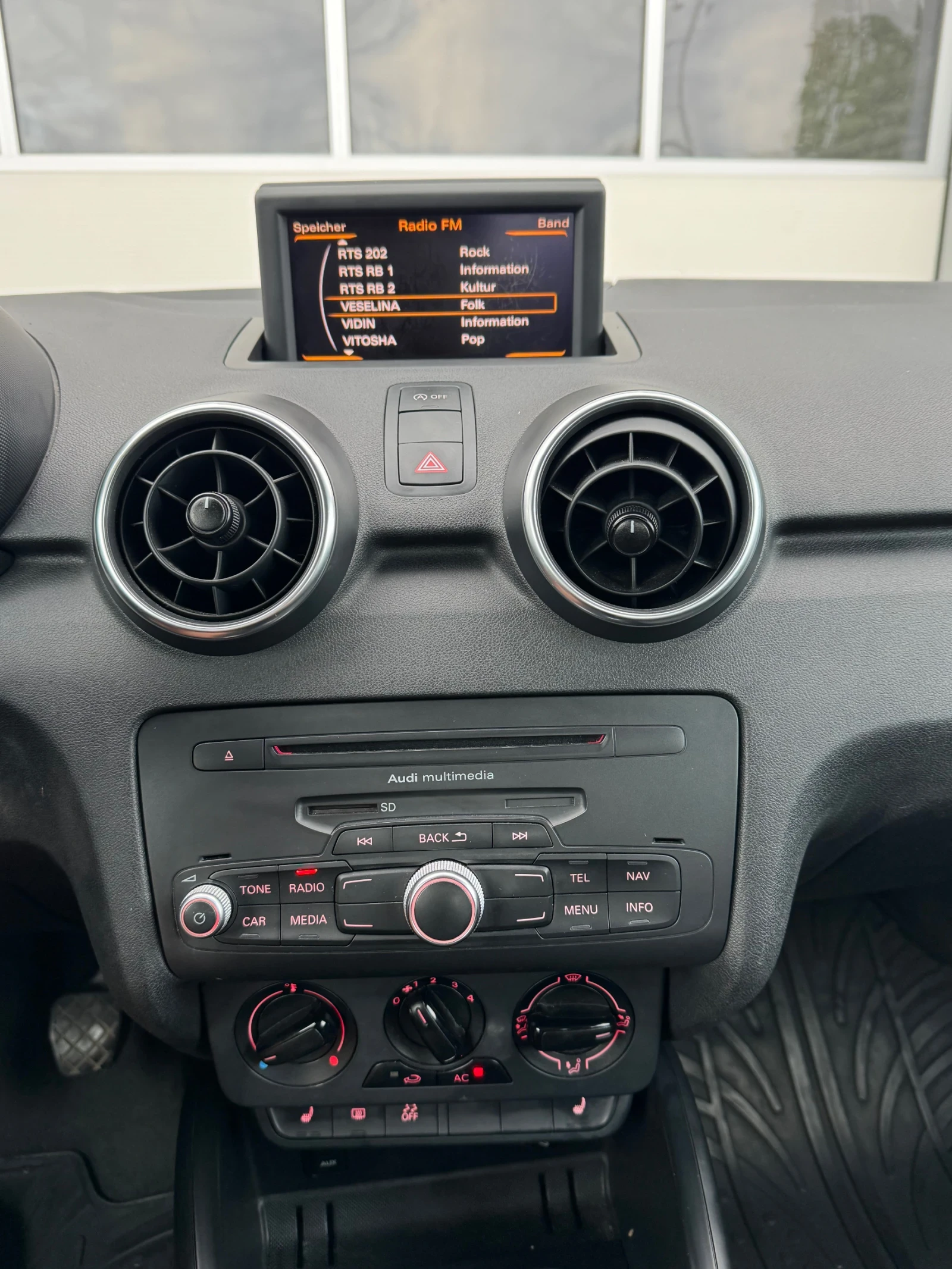 Audi A1, снимка 12 - Автомобили и джипове - 56088140