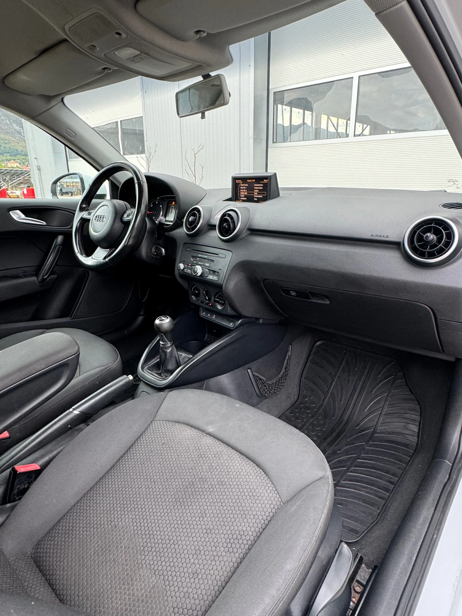 Audi A1, снимка 8 - Автомобили и джипове - 56088140