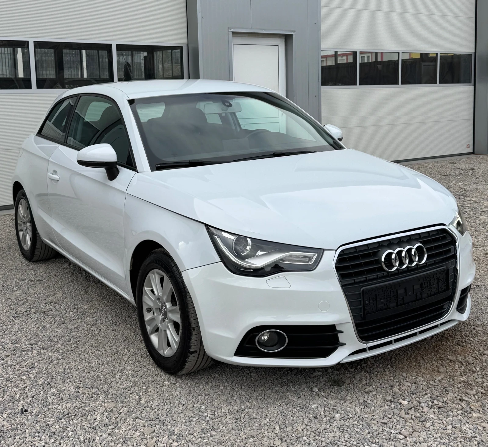 Audi A1, снимка 3 - Автомобили и джипове - 56088140