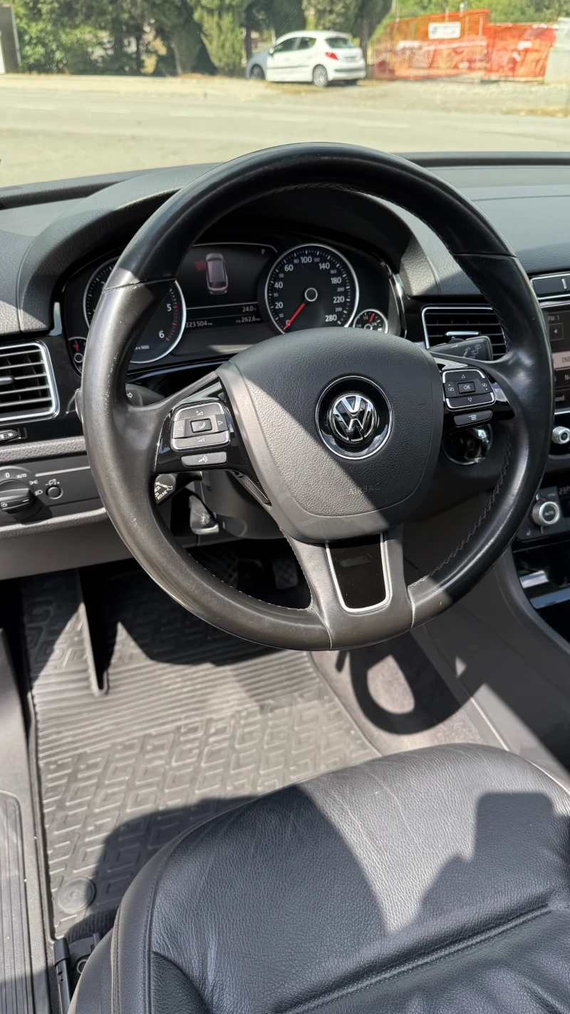 VW Touareg 3.0 TDI, снимка 8 - Автомобили и джипове - 52530470