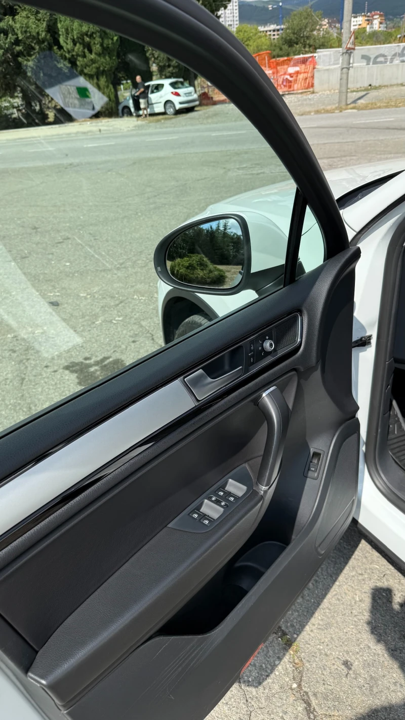 VW Touareg 3.0 TDI, снимка 11 - Автомобили и джипове - 52530470