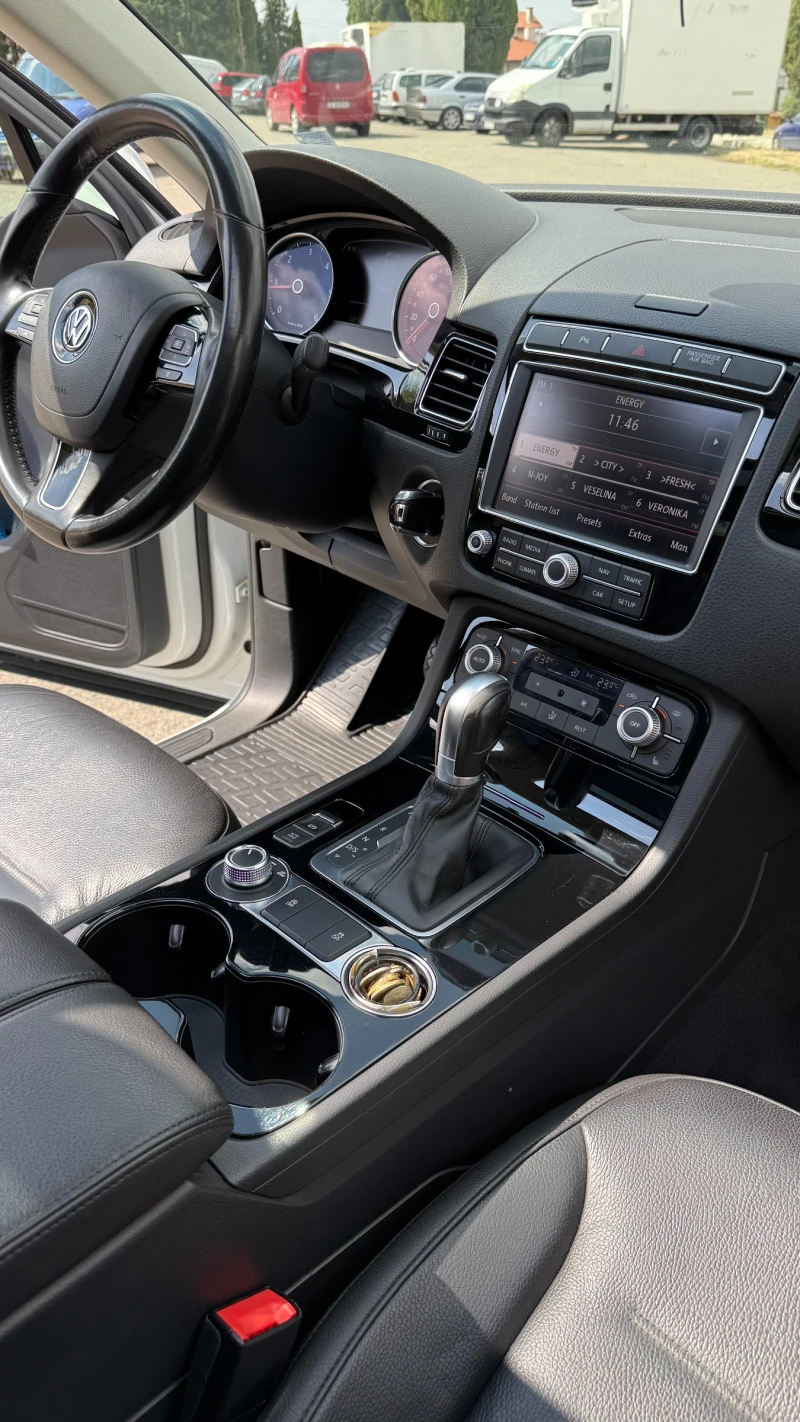 VW Touareg 3.0 TDI, снимка 9 - Автомобили и джипове - 52530470