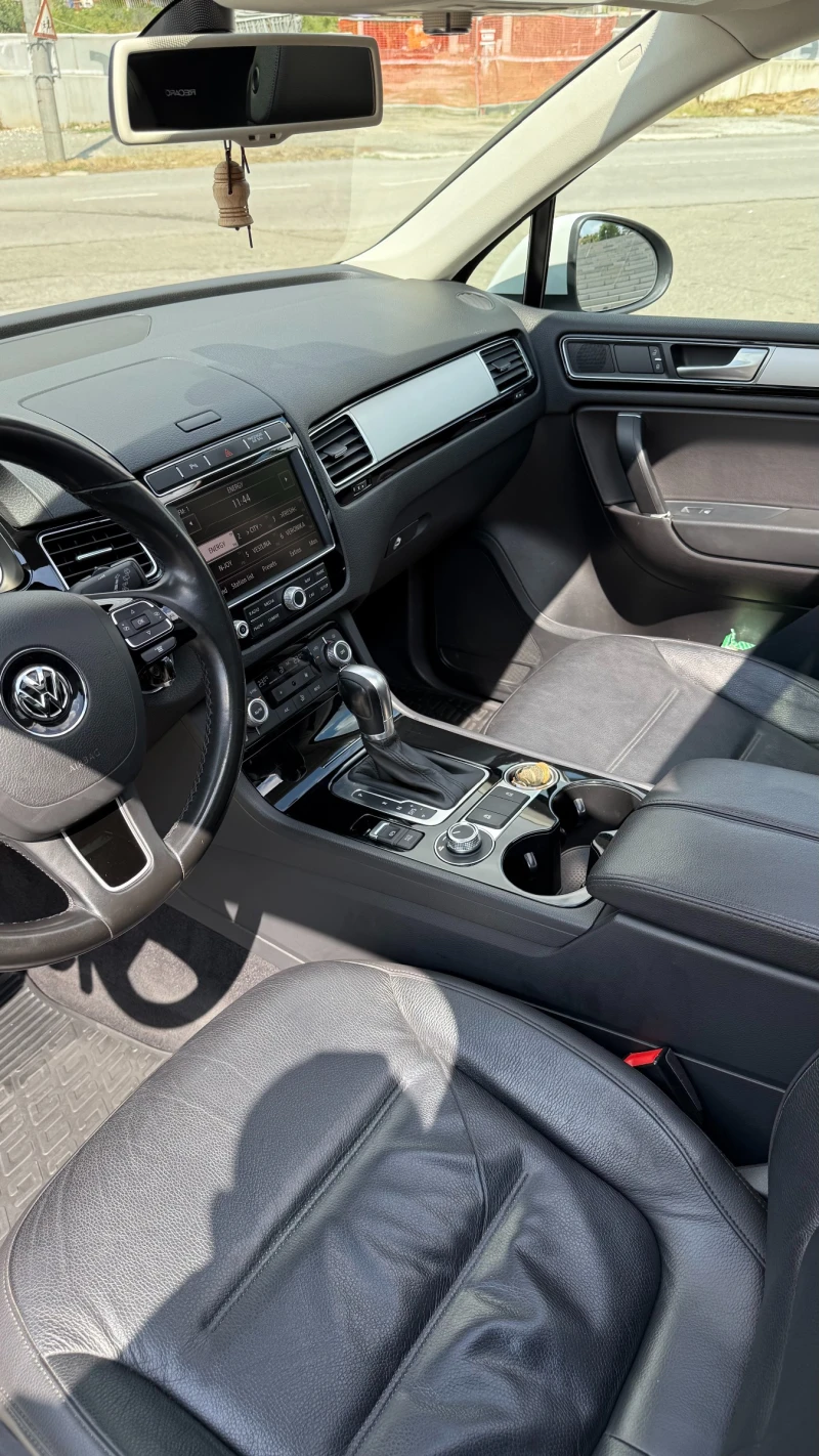 VW Touareg 3.0 TDI, снимка 10 - Автомобили и джипове - 52530470