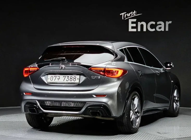 Infiniti Q30 2.0T Premium - изображение 2