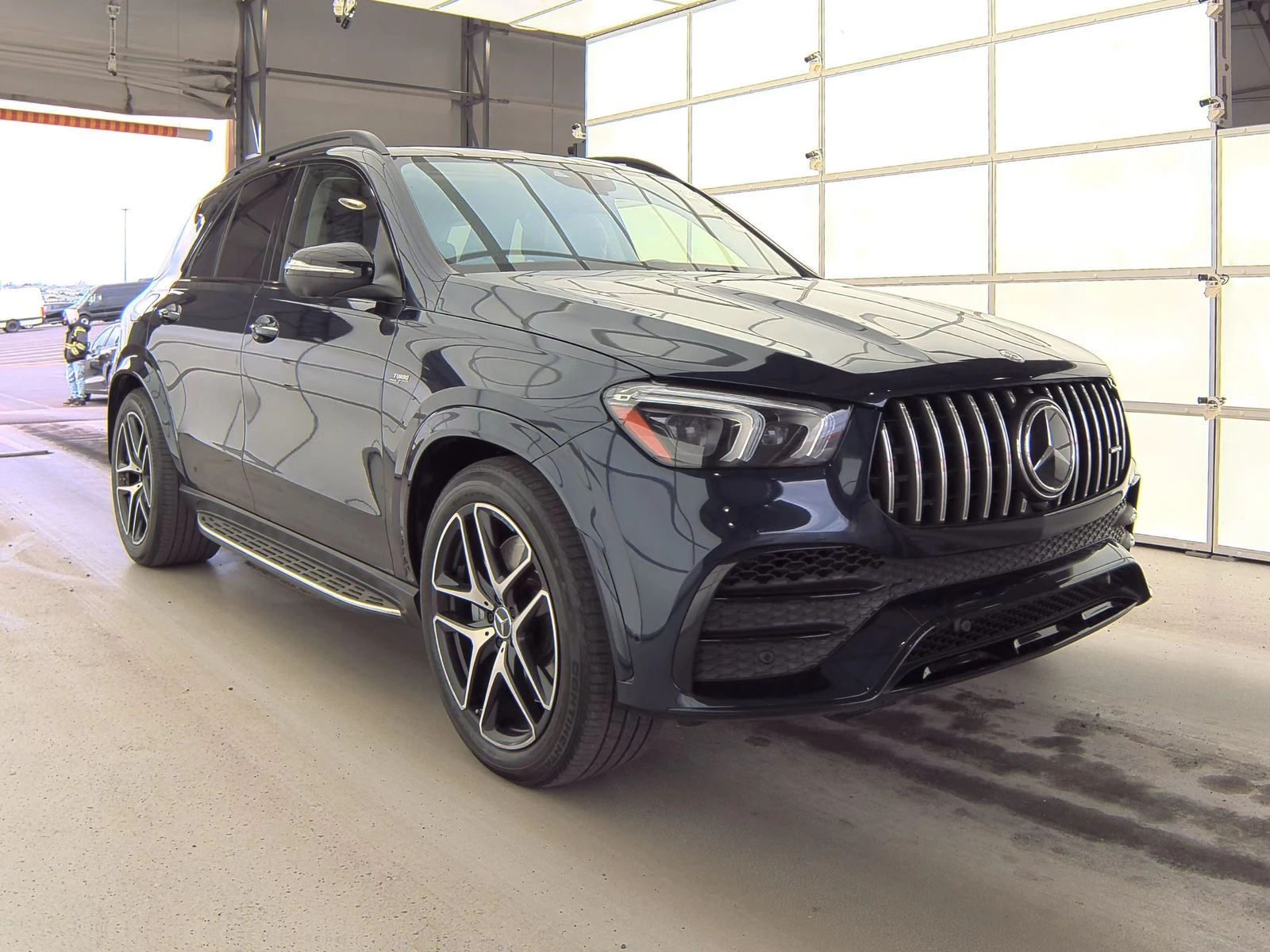 Mercedes-Benz GLE 53 4MATIC   М. ТОЧКА * BURMESTER * ПОДГРЕВ * KEYLESS * LED  - изображение 3