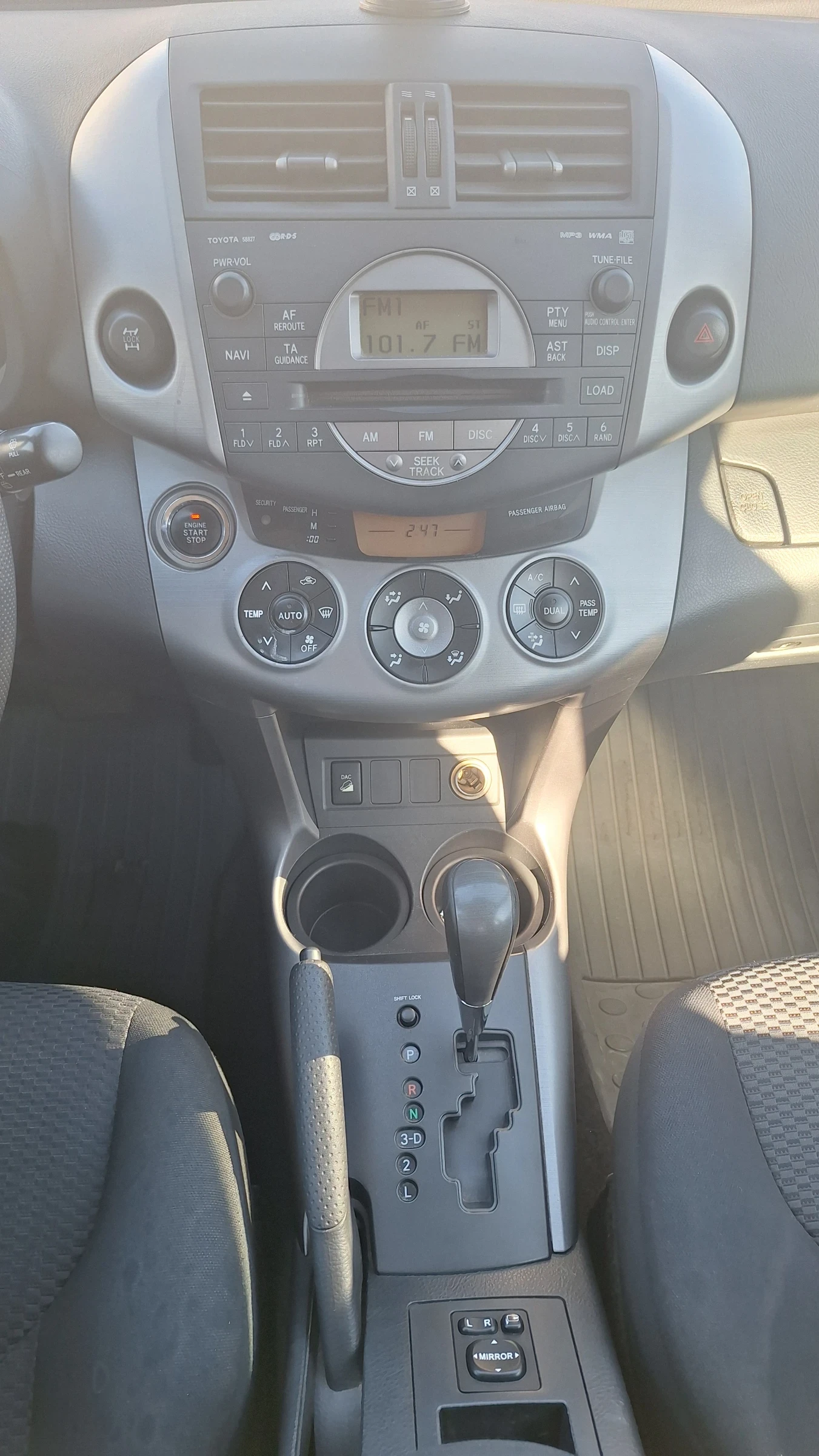 Toyota Rav4  2007 ГАЗ 4х4 Автомат  - изображение 9