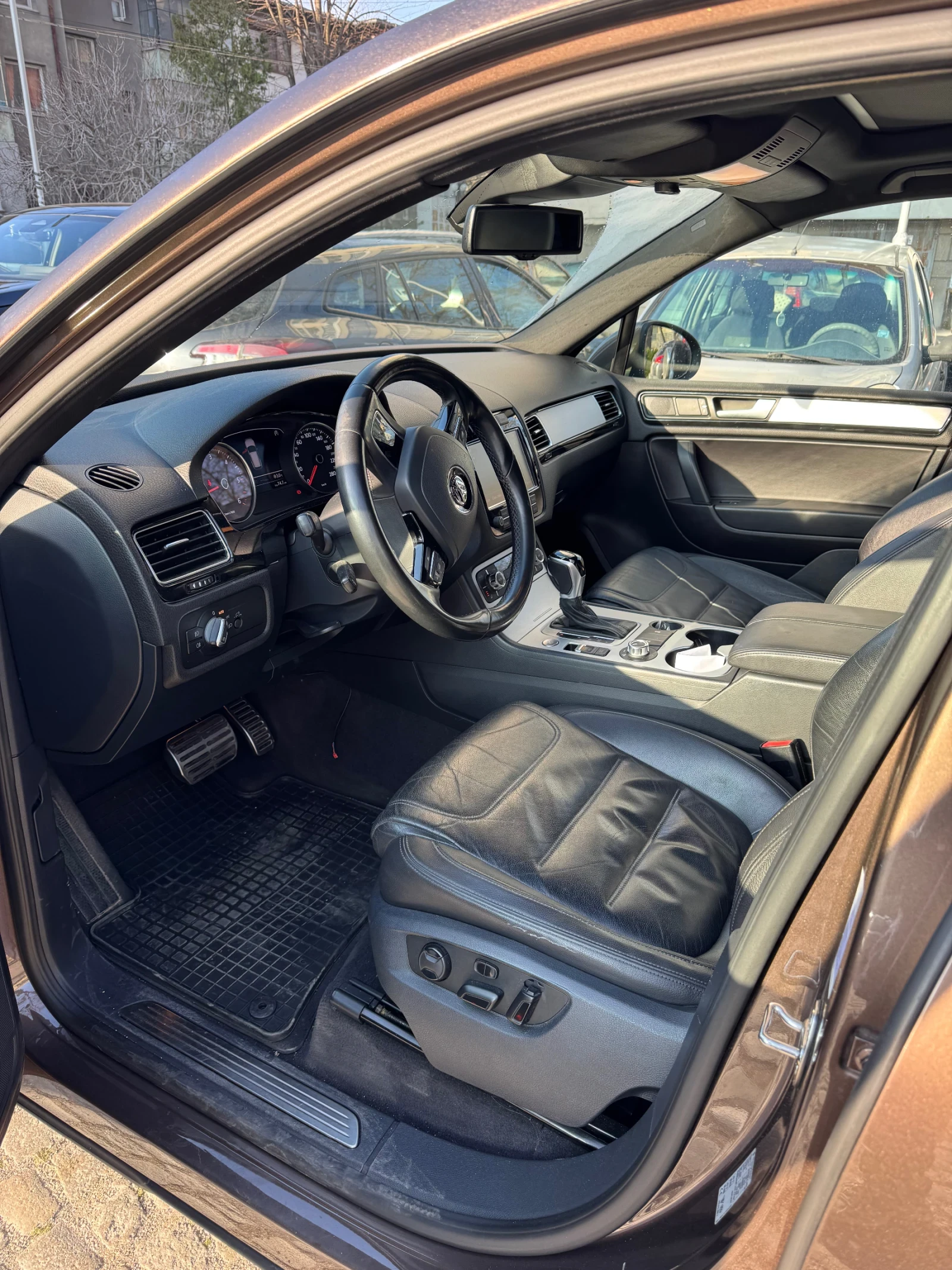 VW Touareg, снимка 15 - Автомобили и джипове - 53777314