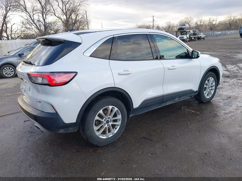 Ford Escape 1.5l Se, снимка 4 - Автомобили и джипове - 53923844