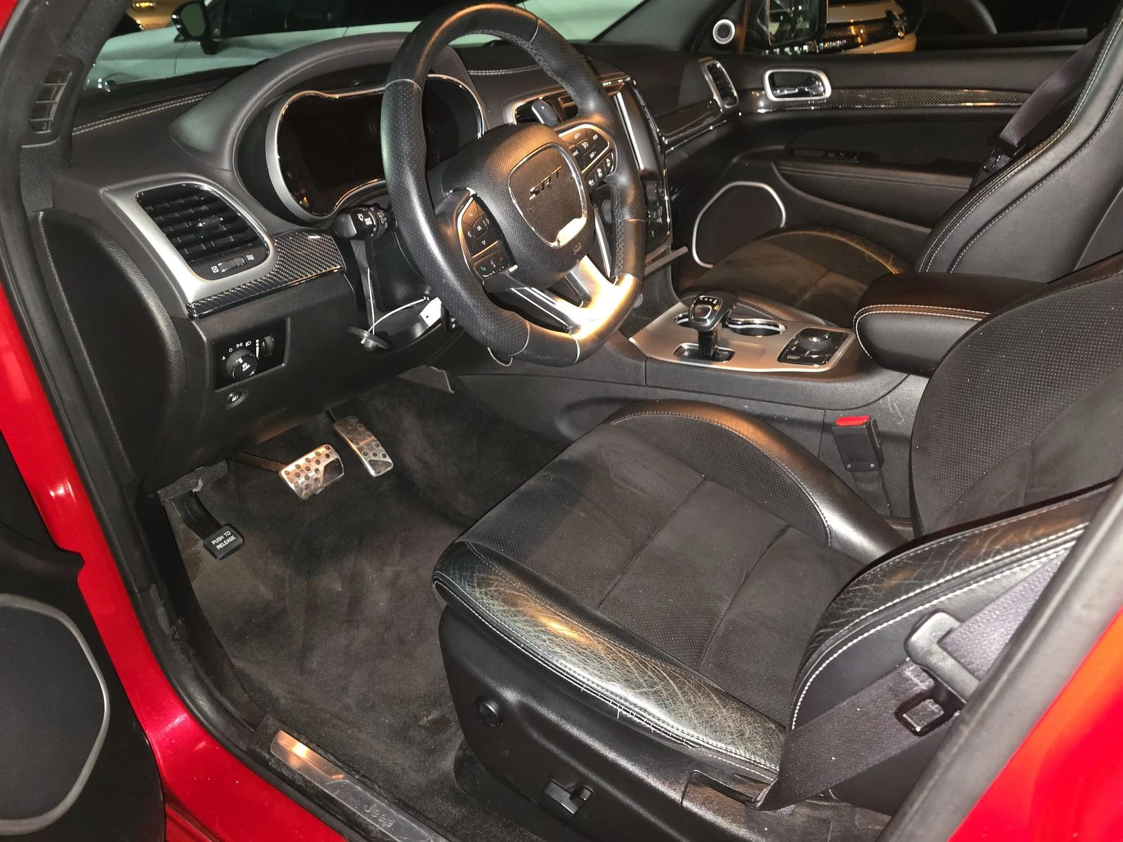 Jeep Grand cherokee SRT* 6.2* V8* ПОДГРЕВ* КАМЕРА* КЕЙЛЕС* LANE* ASSIS, снимка 10 - Автомобили и джипове - 53998727