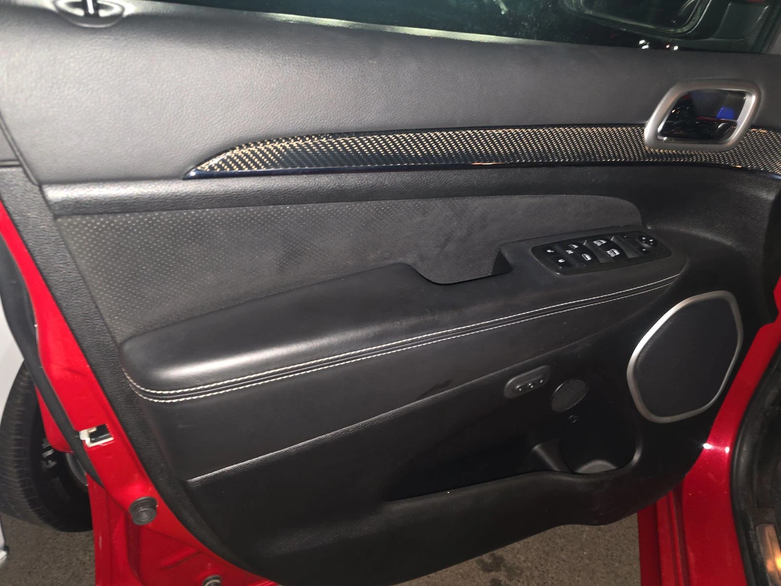 Jeep Grand cherokee SRT* 6.2* V8* ПОДГРЕВ* КАМЕРА* КЕЙЛЕС* LANE* ASSIS, снимка 9 - Автомобили и джипове - 53998727