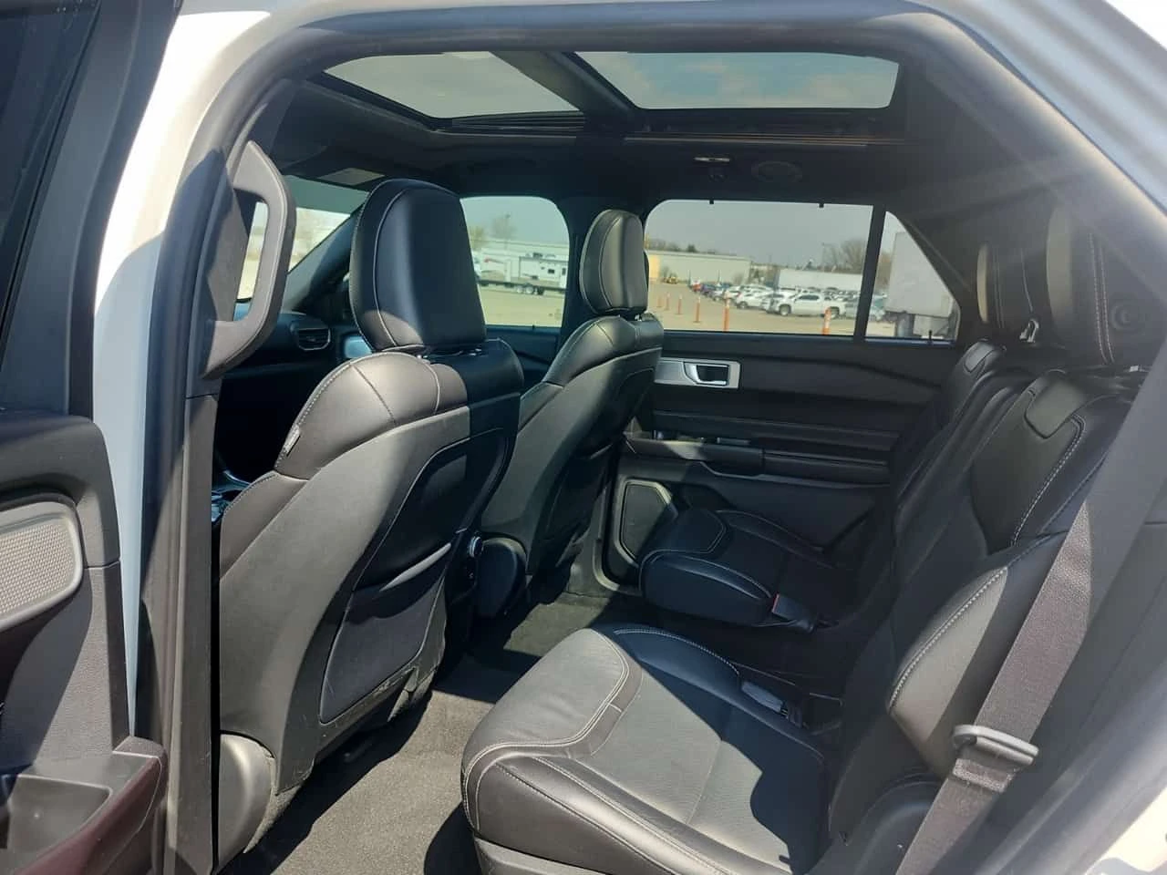 Ford Explorer St * KEYLESS * ОБДУХВАНЕ * ПАНОРАМА * 360 , снимка 12 - Автомобили и джипове - 54279775