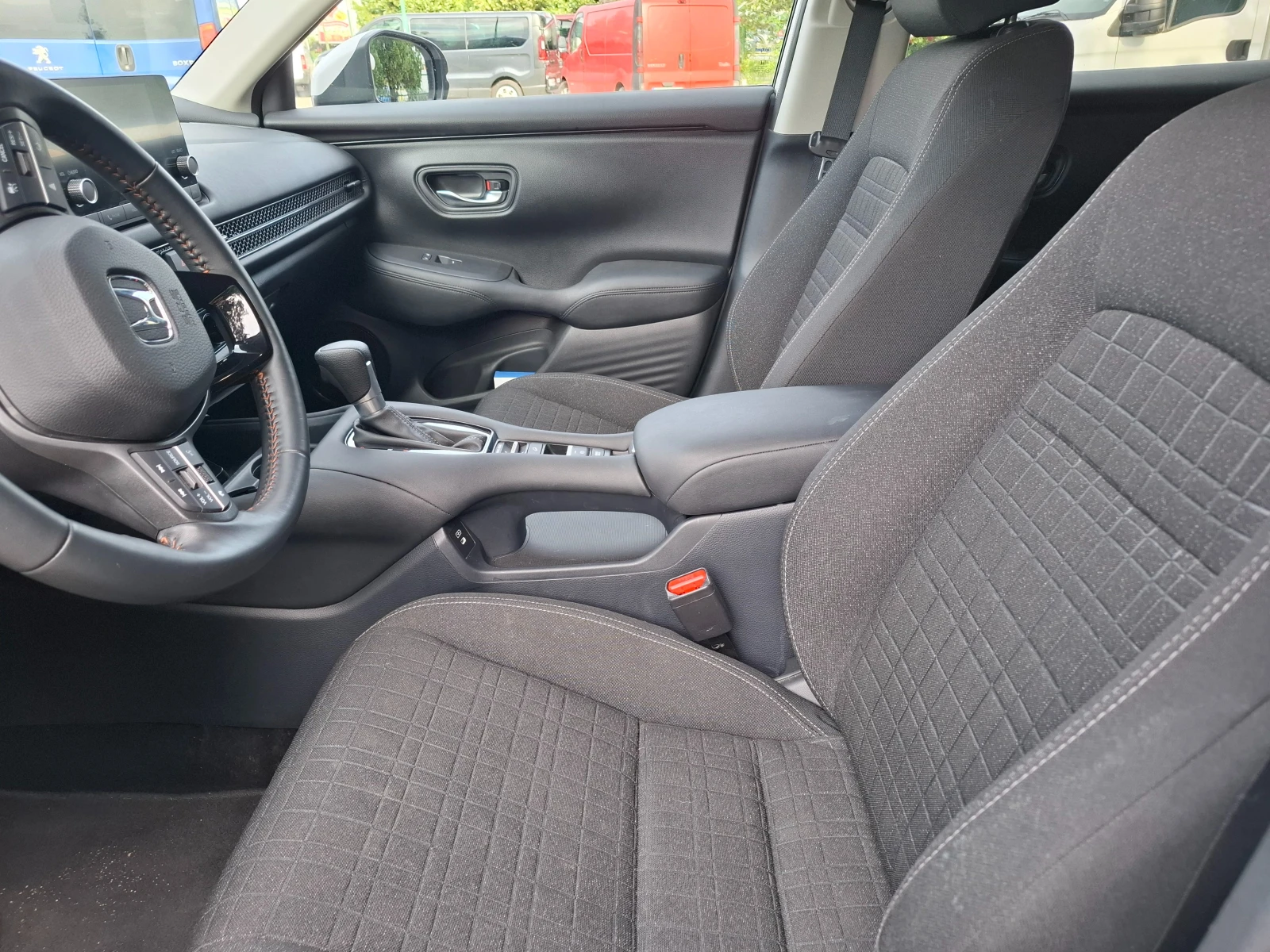 Honda Hr-v 2.0i 2WD, снимка 11 - Автомобили и джипове - 54923066