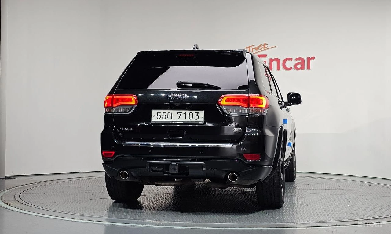 Jeep Grand cherokee 3.6 Overland* ПОДГРЕВ* ОБДУХВАНЕ* ПАНОРАМА* КАМЕРА, снимка 4 - Автомобили и джипове - 55661607
