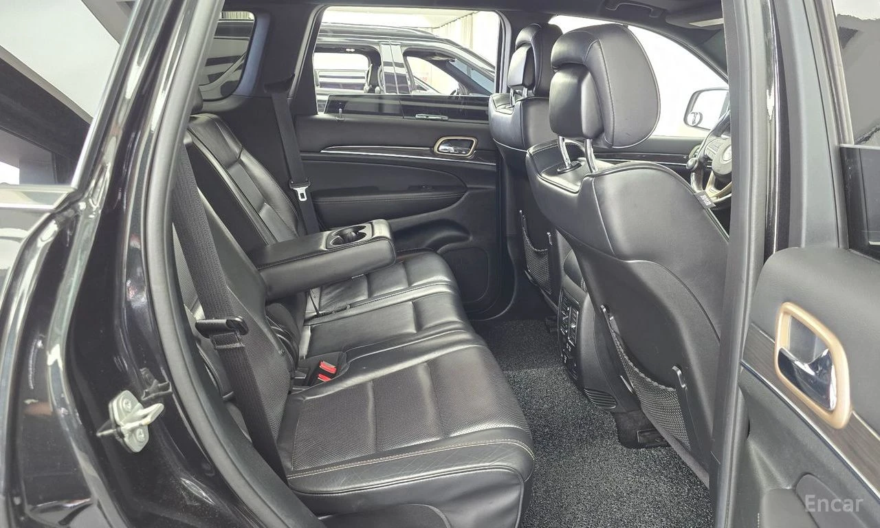 Jeep Grand cherokee 3.6 Overland* ПОДГРЕВ* ОБДУХВАНЕ* ПАНОРАМА* КАМЕРА, снимка 13 - Автомобили и джипове - 55661607