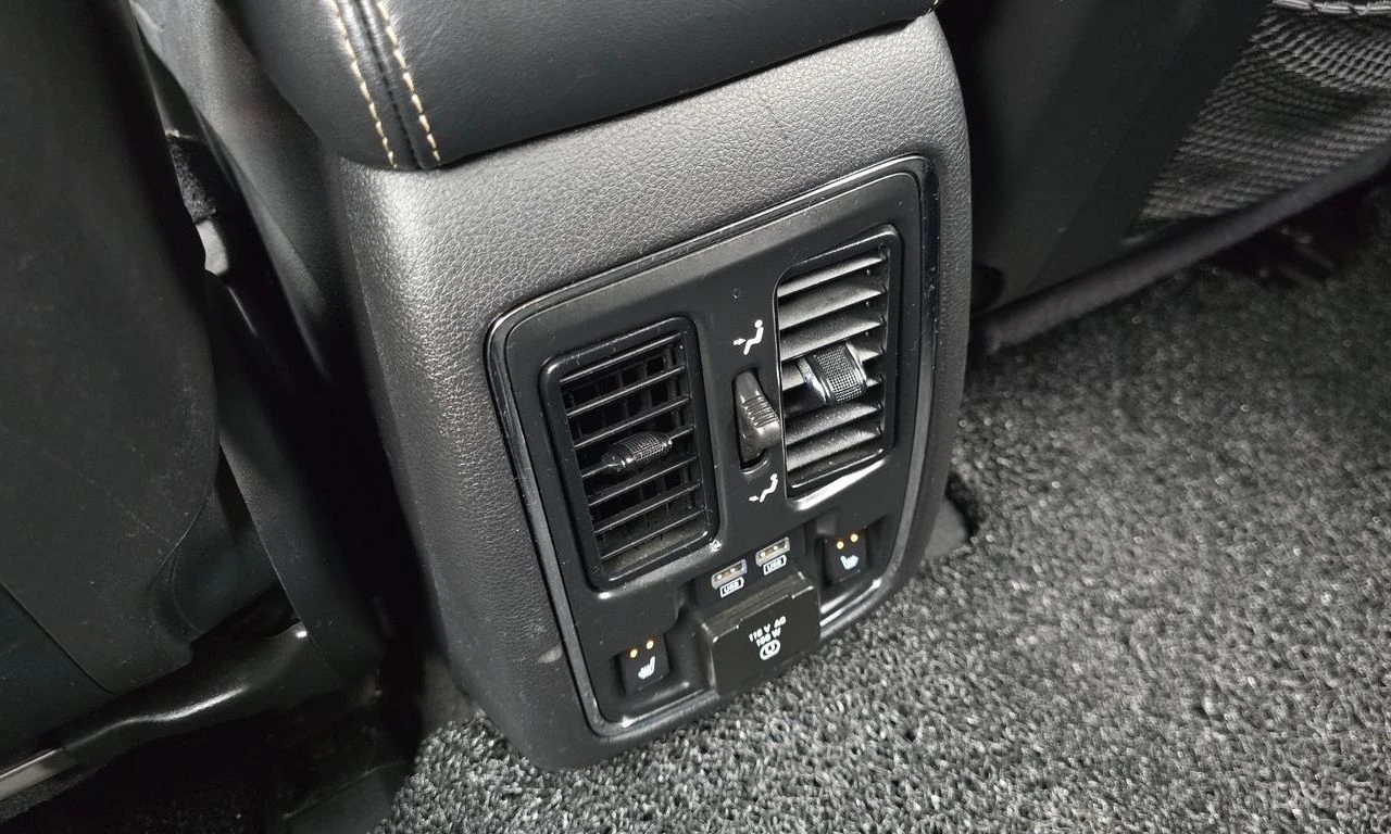 Jeep Grand cherokee 3.6 Overland* ПОДГРЕВ* ОБДУХВАНЕ* ПАНОРАМА* КАМЕРА, снимка 14 - Автомобили и джипове - 55661607
