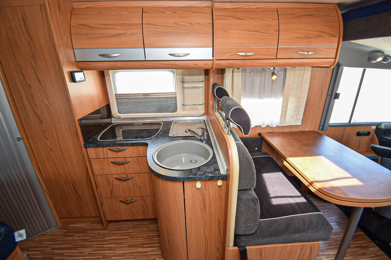 ������ Burstner Aviano I 684 | Mobile.bg � ����������� 10