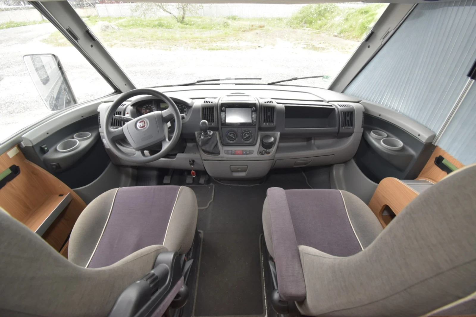 Кемпер Burstner Aviano I 684, снимка 4 - Каравани и кемпери - 54279087